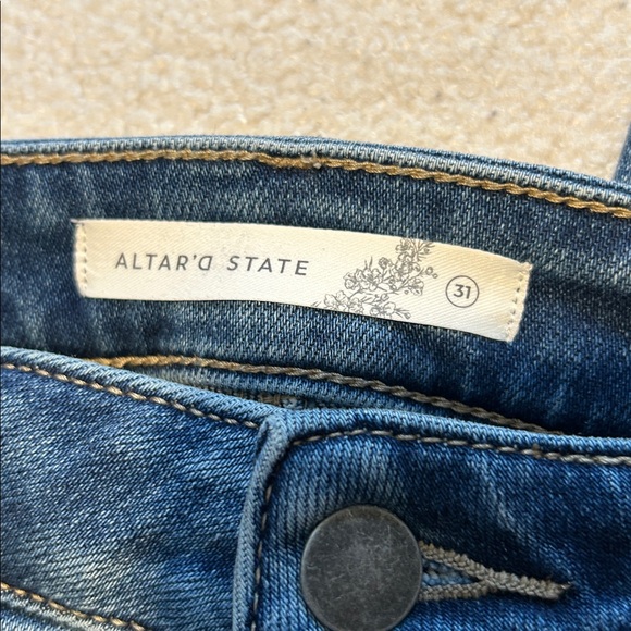 Altar'd State Cropped Bootcut Distressed Hem Jean Women's Size 12 / 31 - Picture 6 of 6